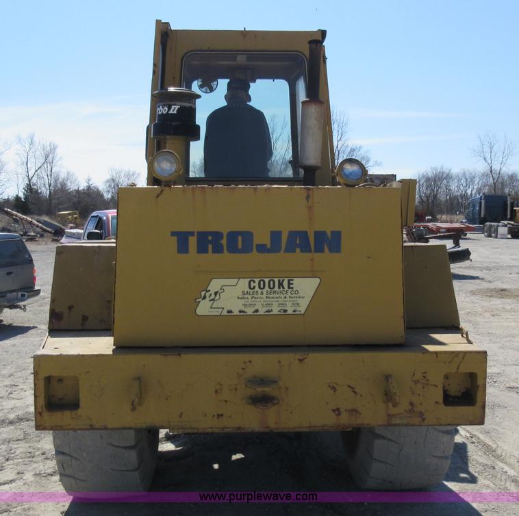 image for item F8385 Trojan 1900 wheel loader