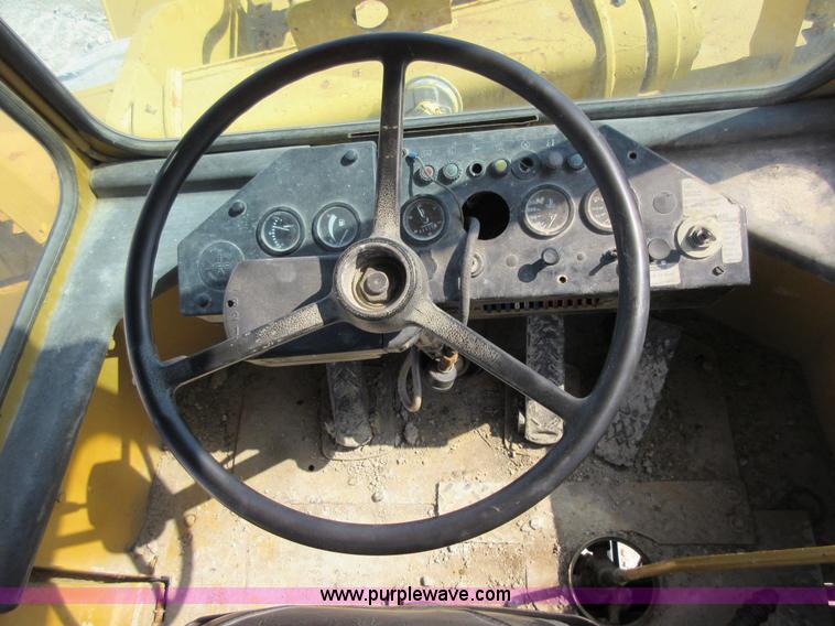 image for item F8385 Trojan 1900 wheel loader