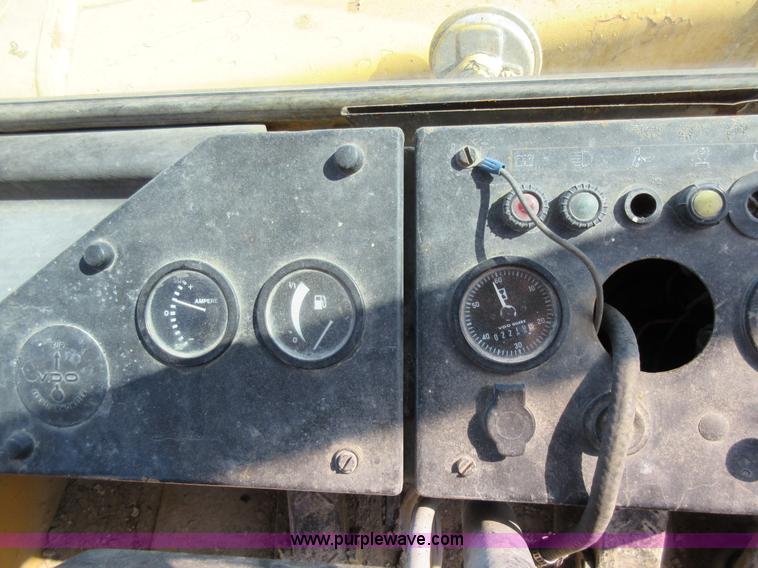 image for item F8385 Trojan 1900 wheel loader