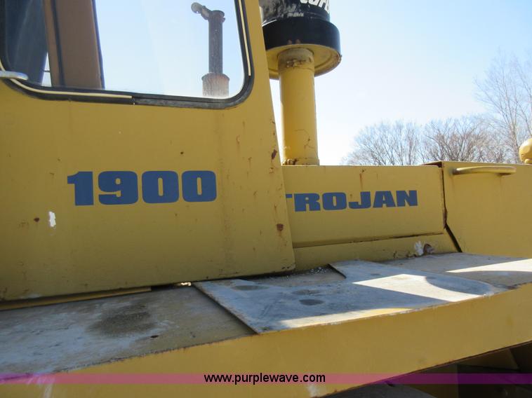 image for item F8385 Trojan 1900 wheel loader