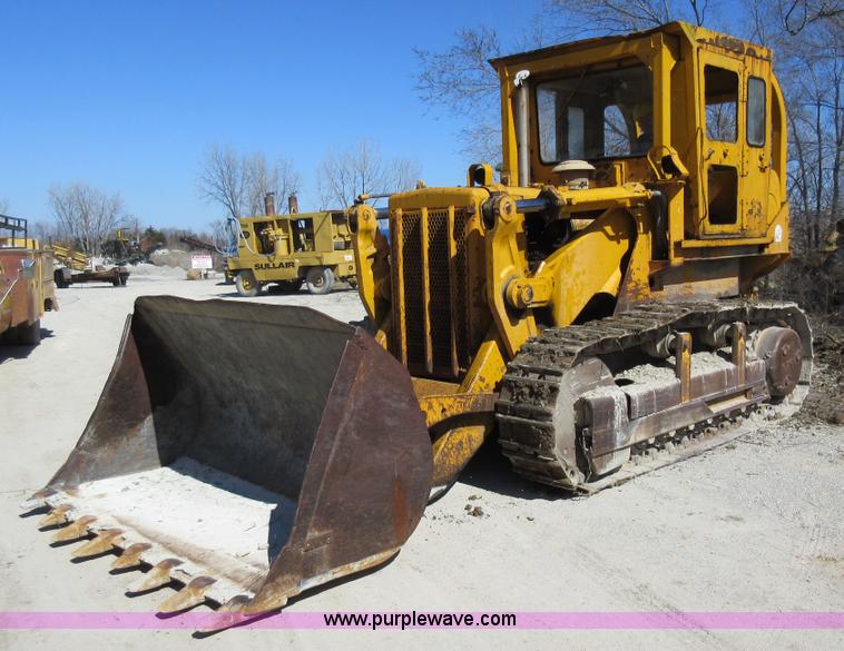 image for item F8387 International 250 track loader