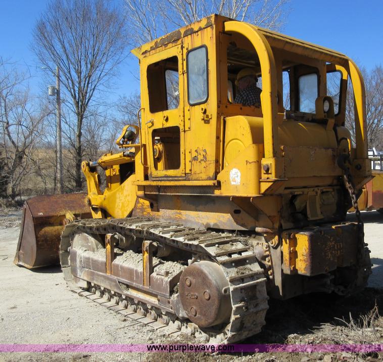 image for item F8387 International 250 track loader