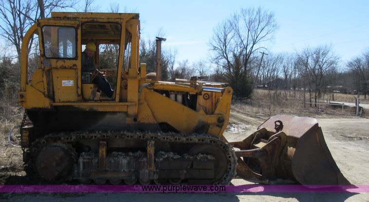 image for item F8387 International 250 track loader