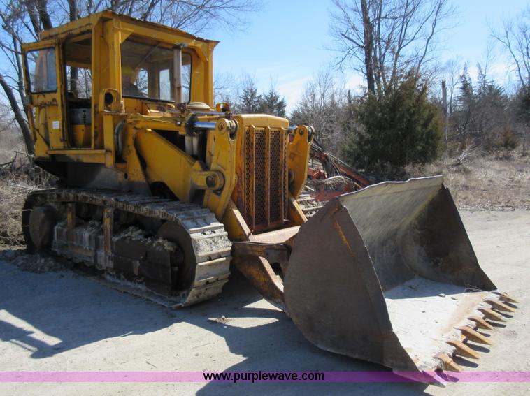 image for item F8387 International 250 track loader