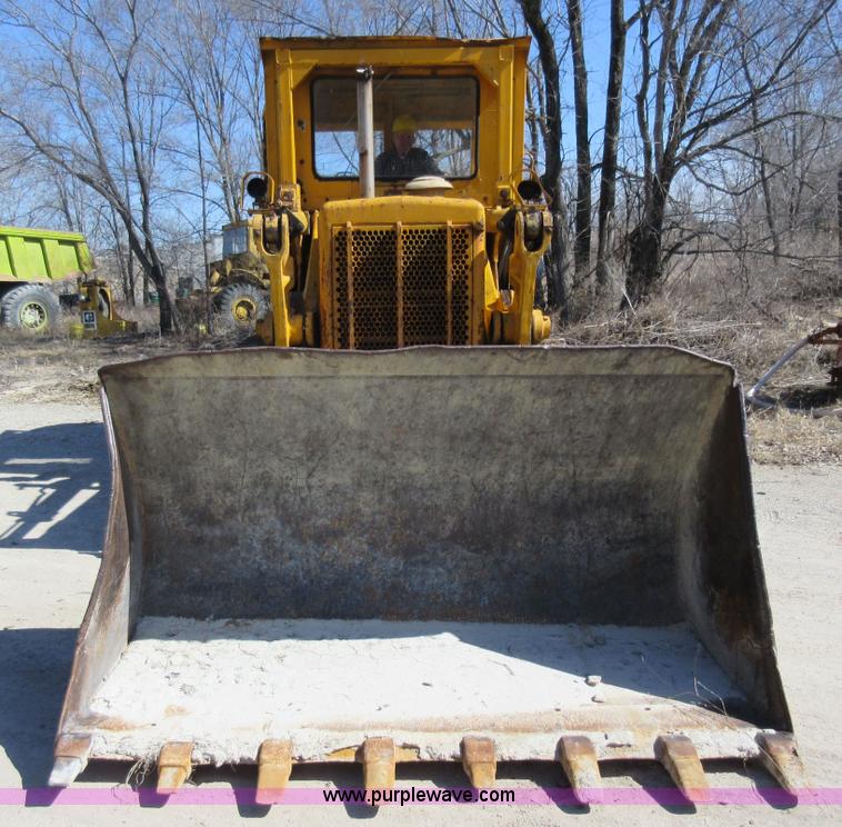 image for item F8387 International 250 track loader