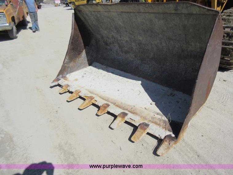 image for item F8387 International 250 track loader