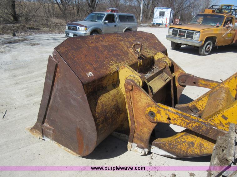 image for item F8387 International 250 track loader