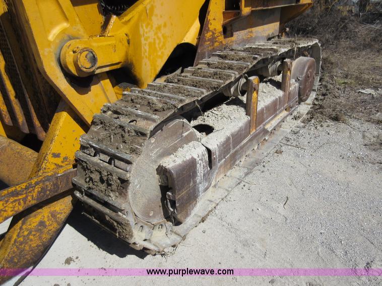 image for item F8387 International 250 track loader