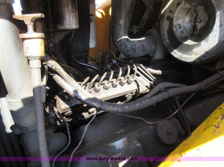 image for item F8387 International 250 track loader