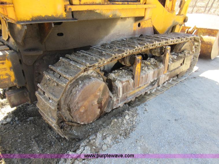 image for item F8387 International 250 track loader