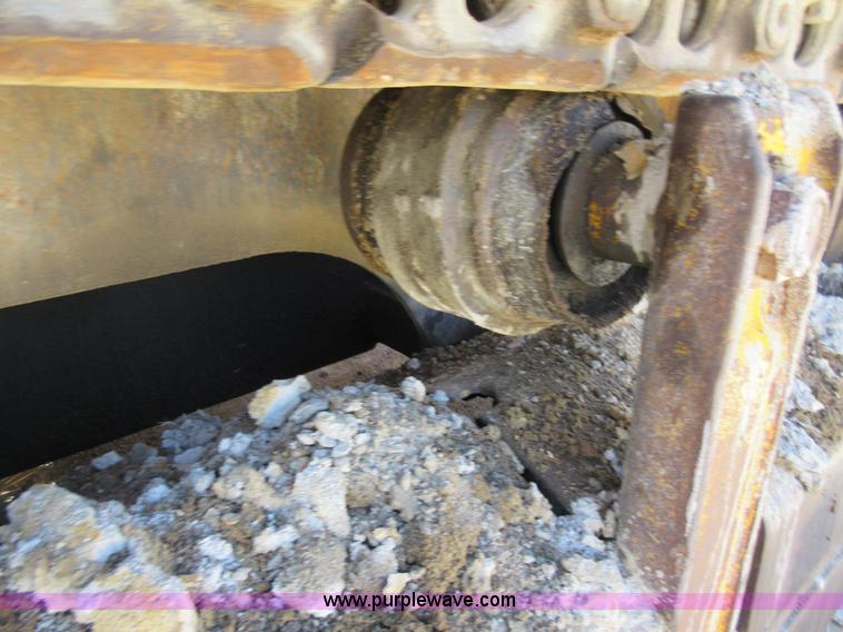 image for item F8387 International 250 track loader