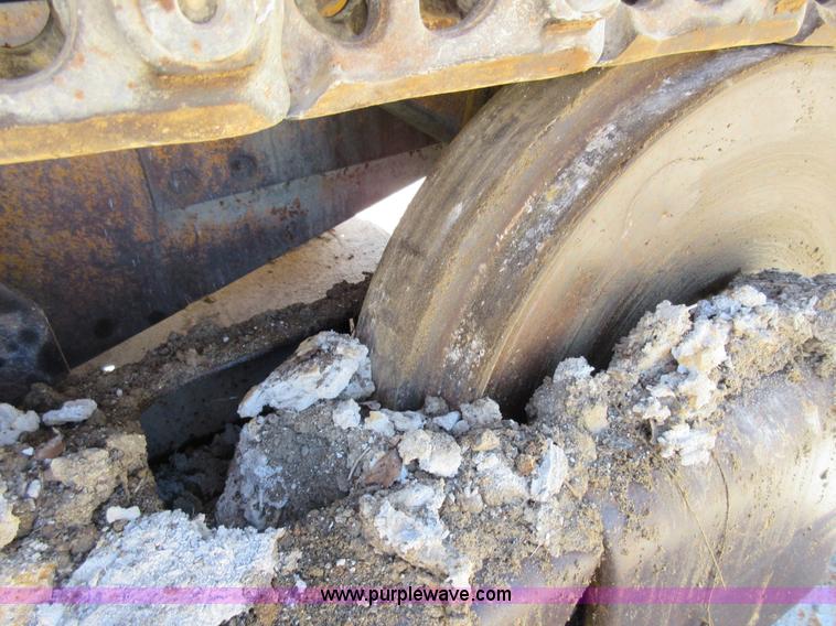 image for item F8387 International 250 track loader