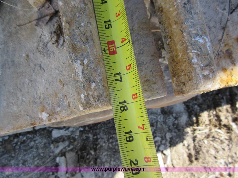 image for item F8387 International 250 track loader