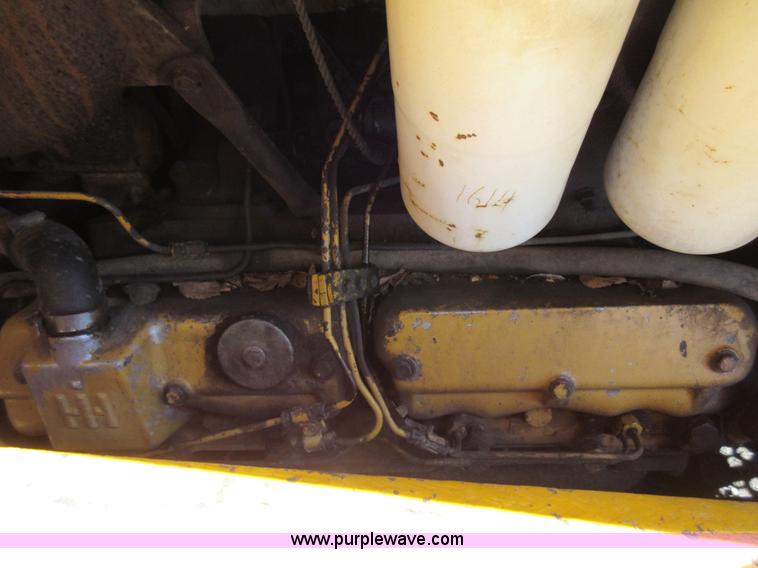 image for item F8387 International 250 track loader