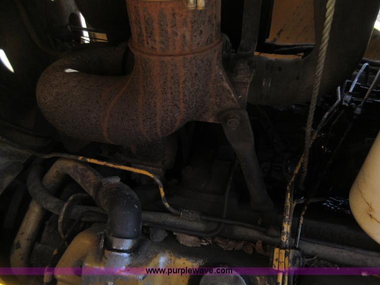 image for item F8387 International 250 track loader