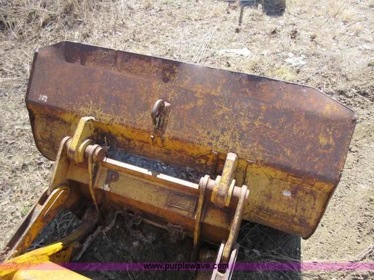 image for item F8387 International 250 track loader