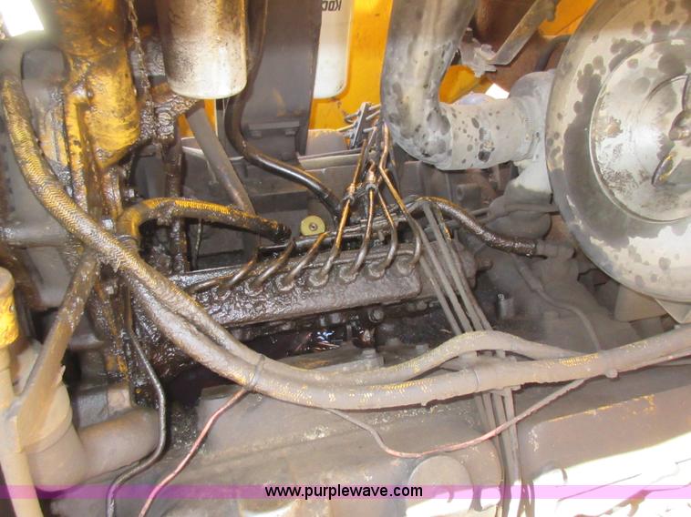 image for item F8387 International 250 track loader