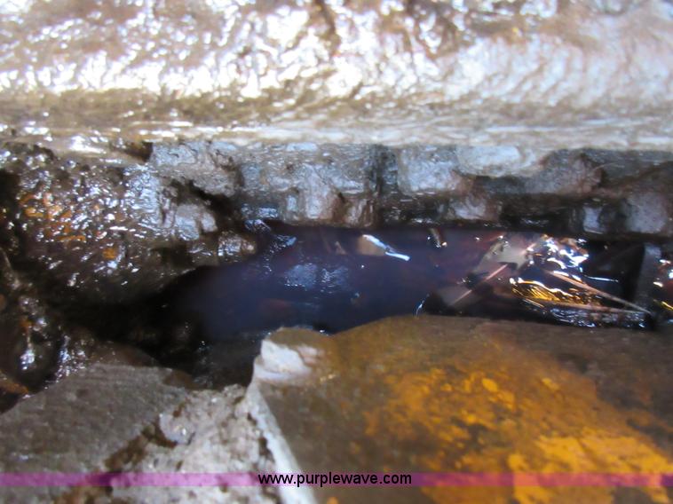 image for item F8387 International 250 track loader