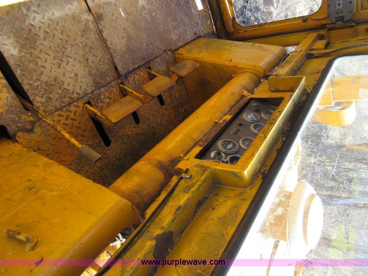 image for item F8387 International 250 track loader