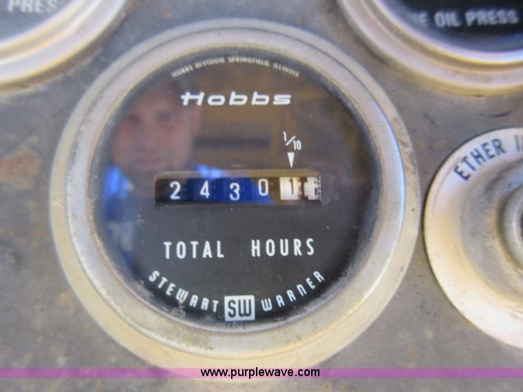 image for item F8387 International 250 track loader