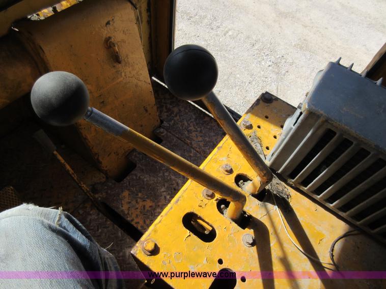 image for item F8387 International 250 track loader