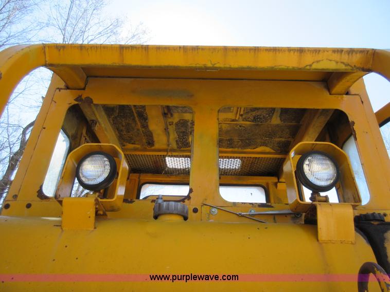 image for item F8387 International 250 track loader