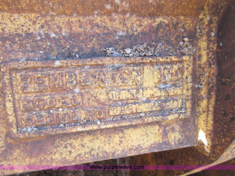 image for item F8387 International 250 track loader