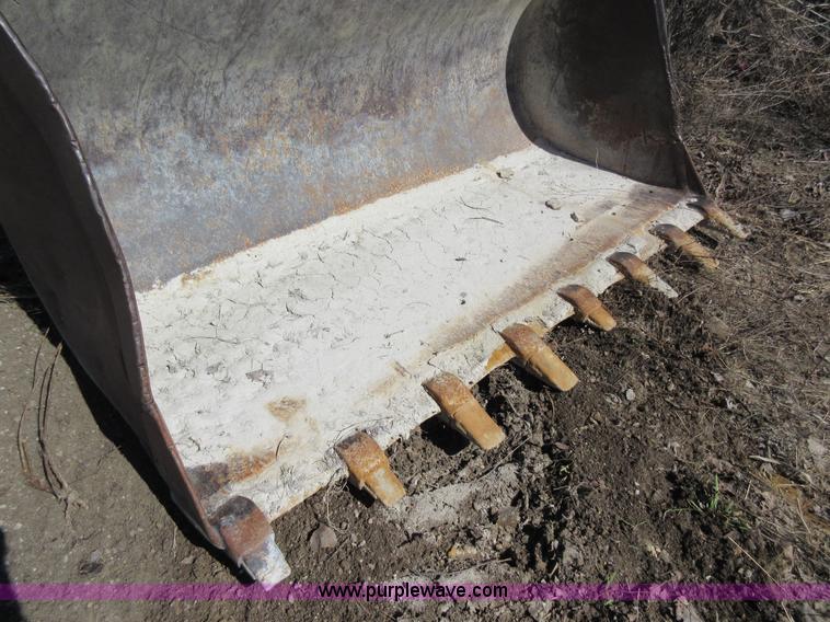 image for item F8387 International 250 track loader