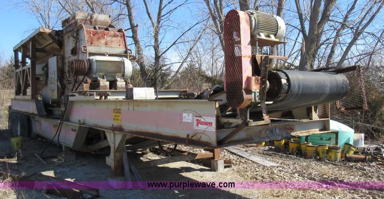 image for item F8388 Pioneer 3850 impact crusher
