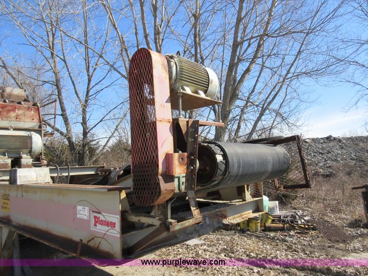 image for item F8388 Pioneer 3850 impact crusher