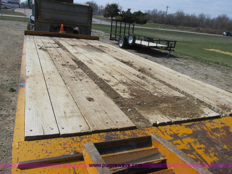 image for item G2000 2005 Bett Leitchfield equipment trailer