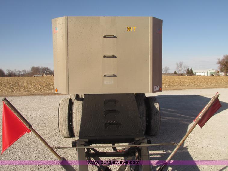 image for item G9755 2009 Cornhusker 800 pup dump trailer