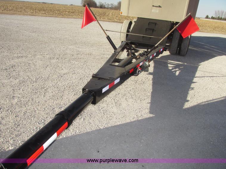 image for item G9755 2009 Cornhusker 800 pup dump trailer