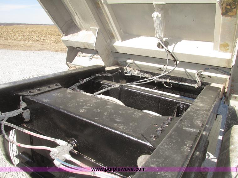 image for item G9755 2009 Cornhusker 800 pup dump trailer