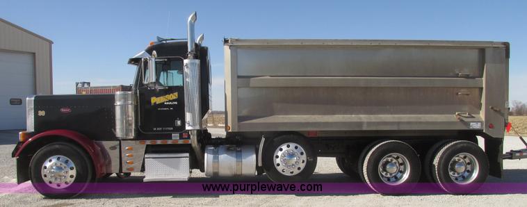 image for item G9756 2004 Peterbilt 379 dump truck