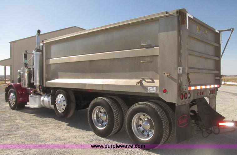 image for item G9756 2004 Peterbilt 379 dump truck