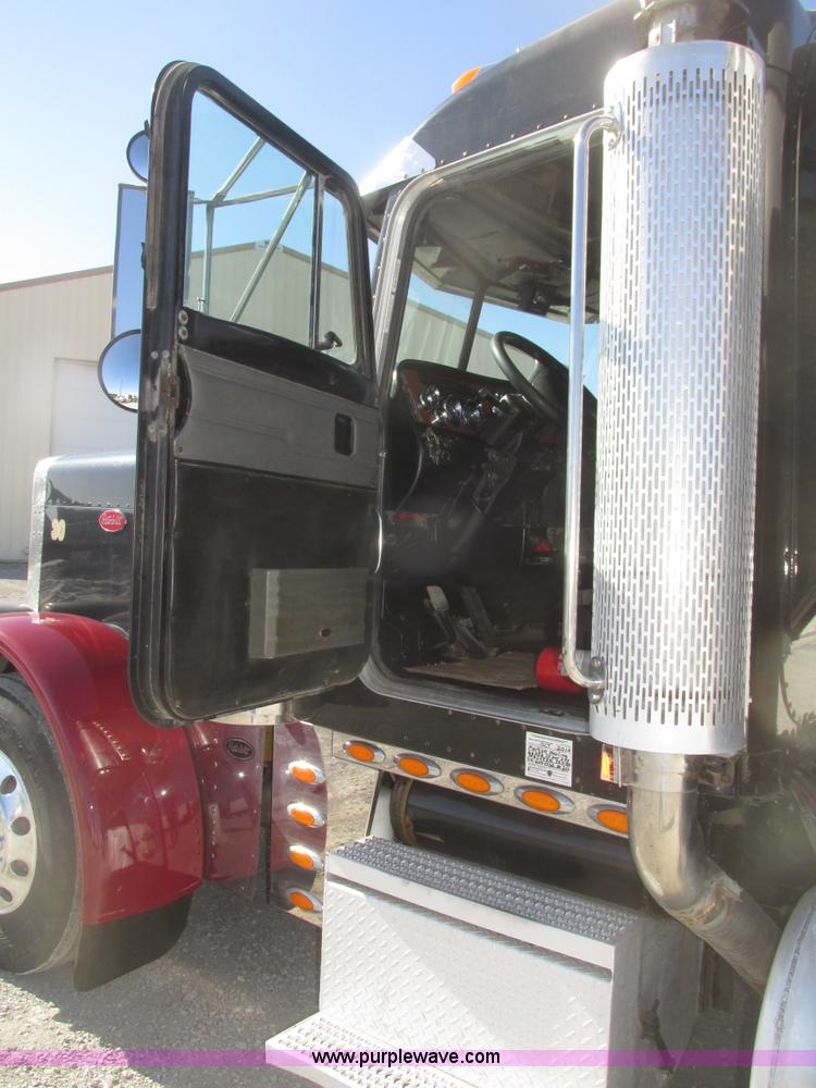 image for item G9756 2004 Peterbilt 379 dump truck