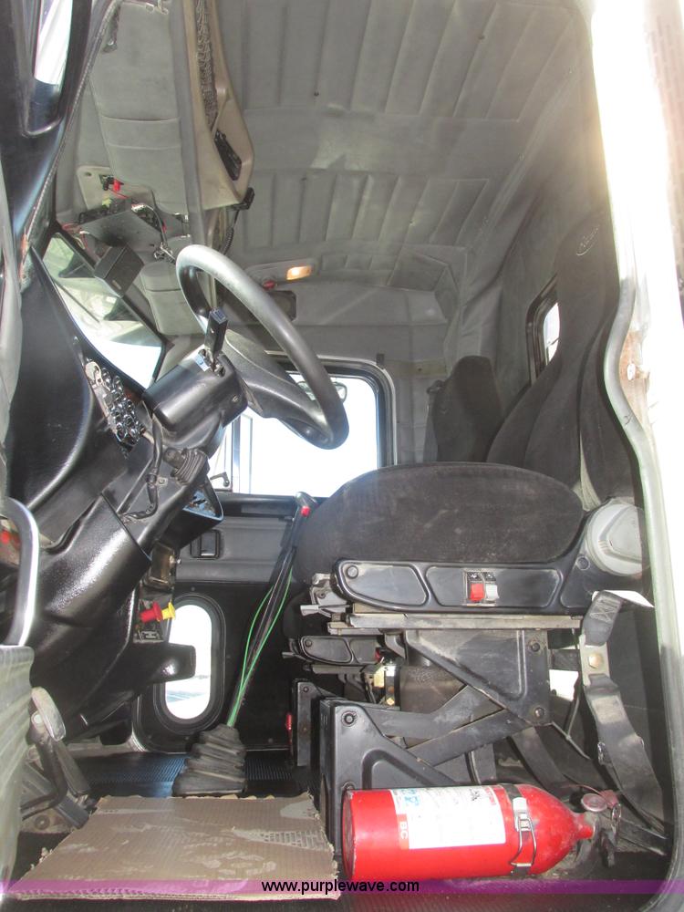 image for item G9756 2004 Peterbilt 379 dump truck