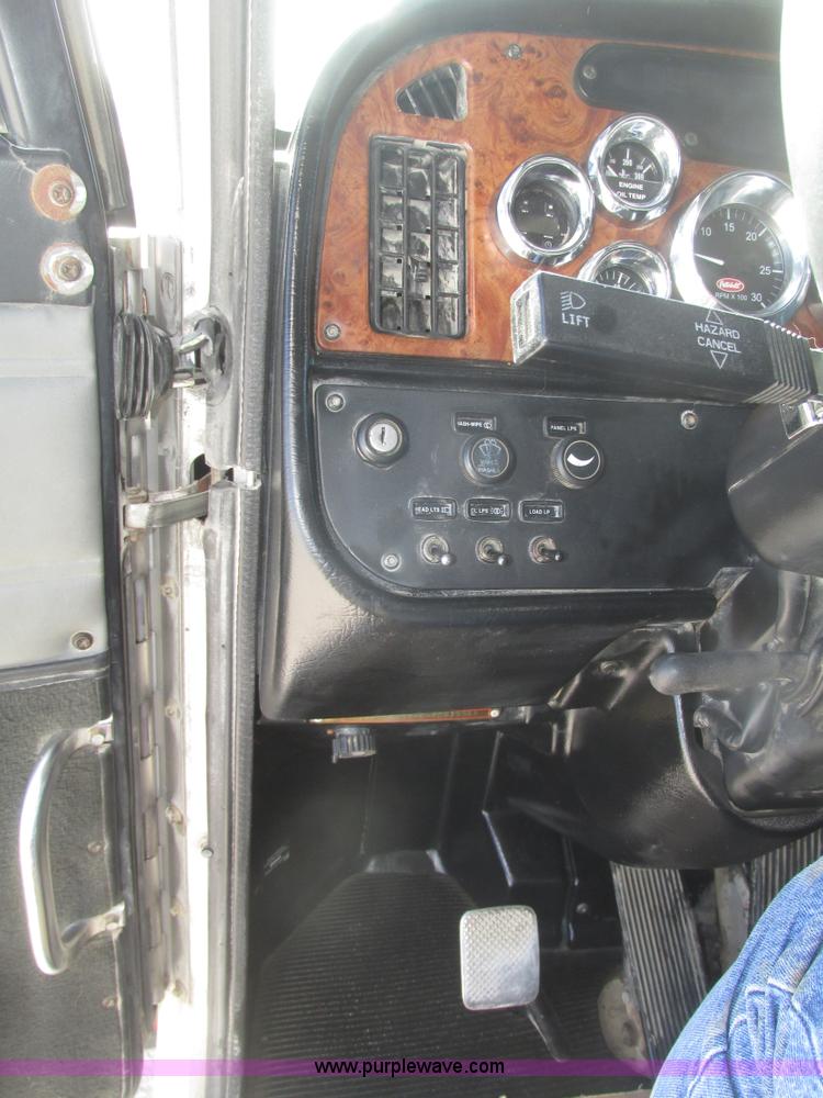 image for item G9756 2004 Peterbilt 379 dump truck