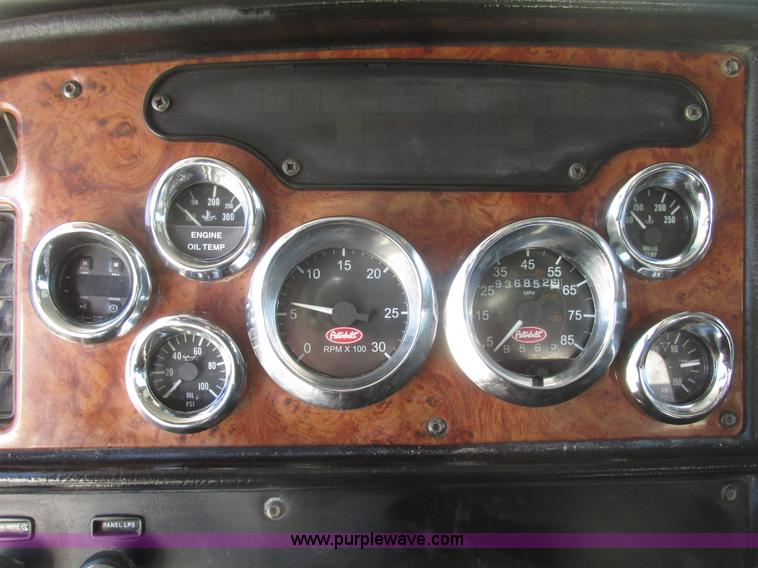 image for item G9756 2004 Peterbilt 379 dump truck