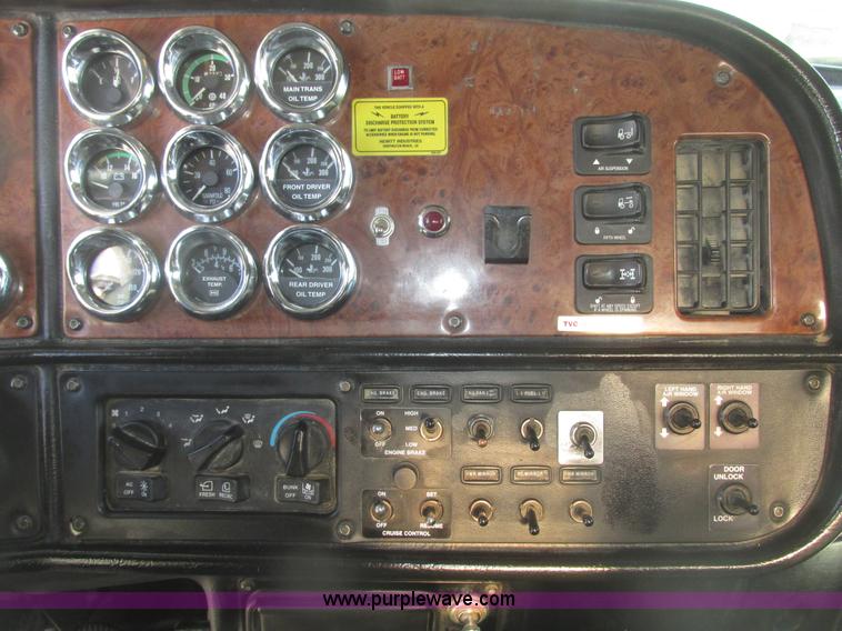 image for item G9756 2004 Peterbilt 379 dump truck