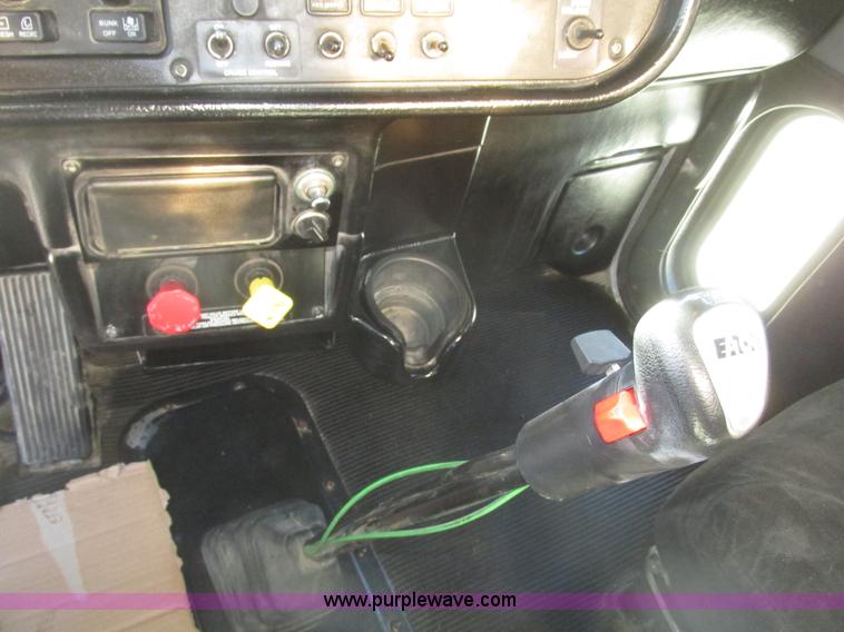 image for item G9756 2004 Peterbilt 379 dump truck