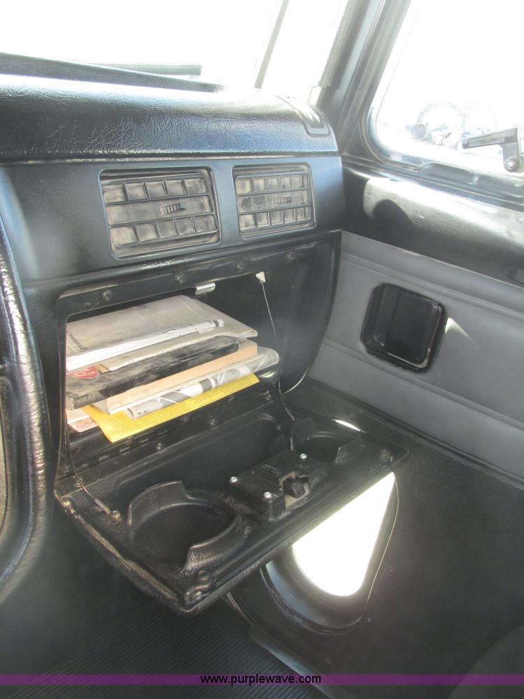 image for item G9756 2004 Peterbilt 379 dump truck