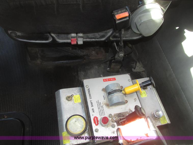 image for item G9756 2004 Peterbilt 379 dump truck