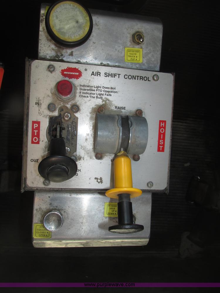 image for item G9756 2004 Peterbilt 379 dump truck