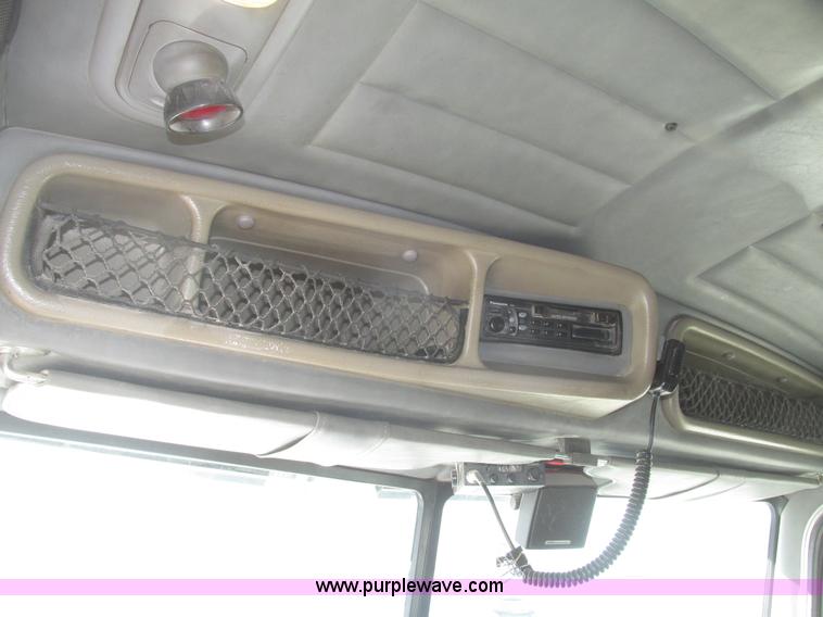 image for item G9756 2004 Peterbilt 379 dump truck