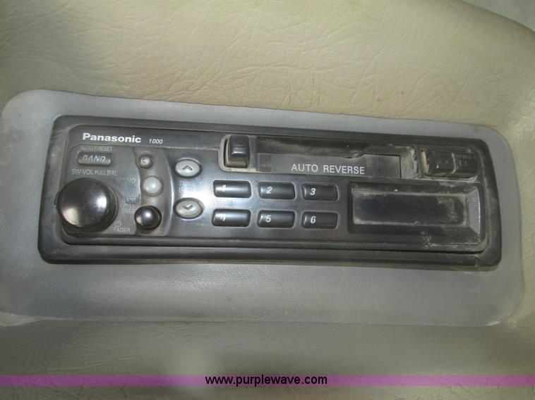 image for item G9756 2004 Peterbilt 379 dump truck