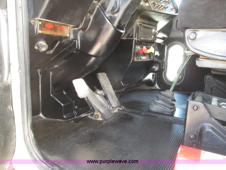 image for item G9756 2004 Peterbilt 379 dump truck