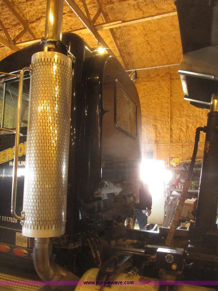 image for item G9756 2004 Peterbilt 379 dump truck