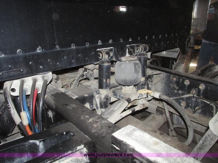 image for item G9756 2004 Peterbilt 379 dump truck